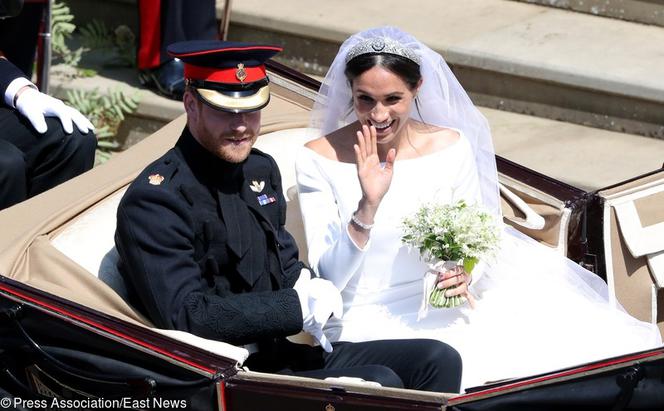 KSIĄŻĘ HARRY I MEGHAN MARKLE W KARECIE