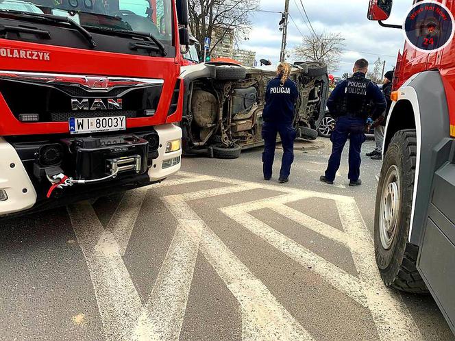 Fatalny wypadek w Pruszkowie. BMW roztrzaskane, ford na boku