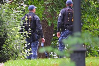 Pilna akcja służb przy Senacie. Na trawniku leżał „bezzałogowy statek powietrzny”