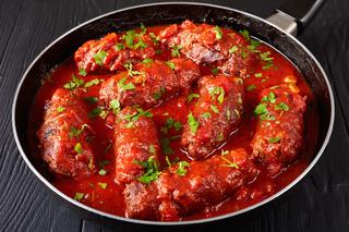 Roladki z mięsa mielonego w sosie pomidorowym: przepis nie do przebicia!