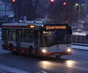 Zmiany w rozkładach jazdy komunikacji miejskiej. Zaczną się 1 grudnia 