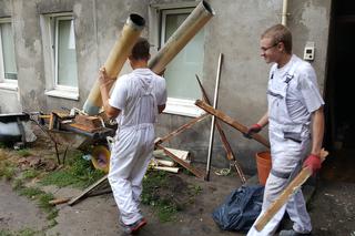 Bydgoscy uczniowie zakasali rękawy i rozpoczęli remont kolejnego mieszkania! 