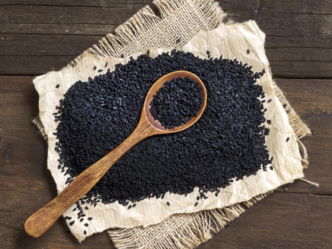 Marynata do mięsa z czarnuszką: oryginalny przepis