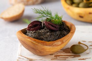Nie zielone, nie czerwone. Teraz na stołach króluje przepyszne czarne pesto 