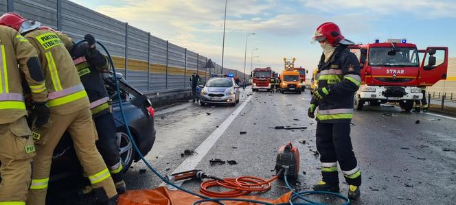 40-latek zginął na A1 wbijając się luksusowym Audi pod naczepę