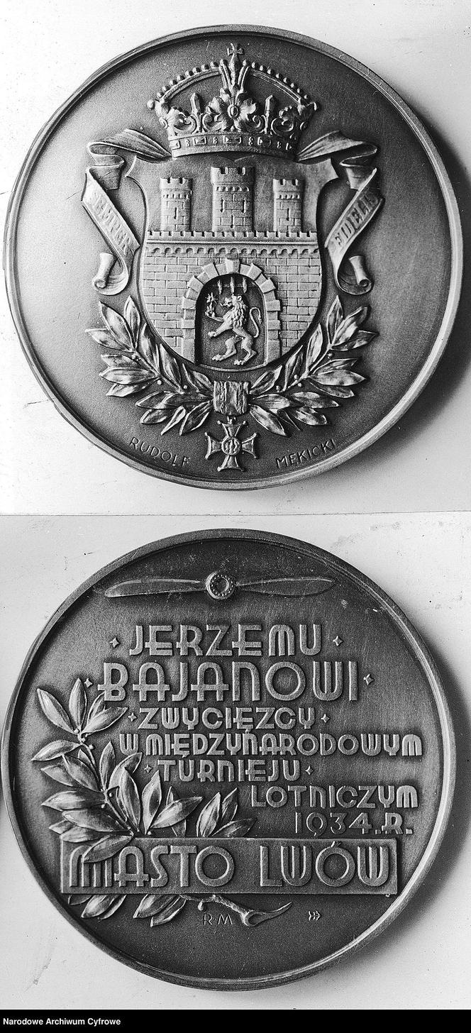 Pamiątkowy medal dla Jerzego Bajana ufundowany przez władze Lwowa, rodzinnego miasta pilota