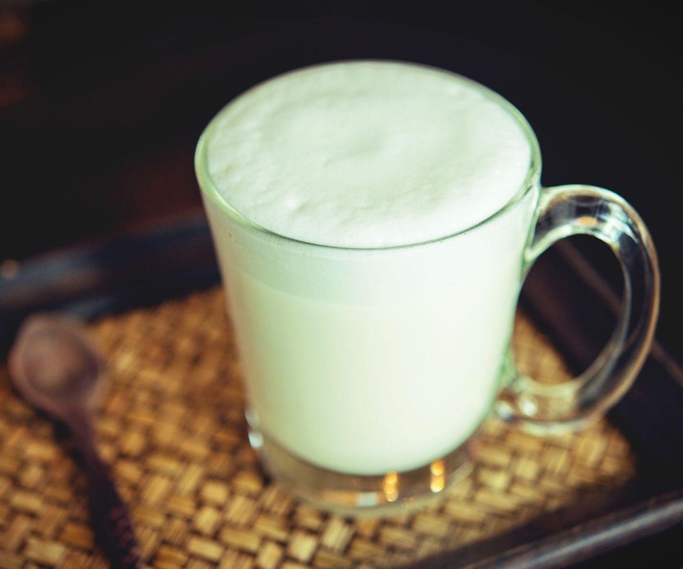 Skuteczny sposób na bezsenność. Księżycowe mleko zrobisz z kilku prostych składników