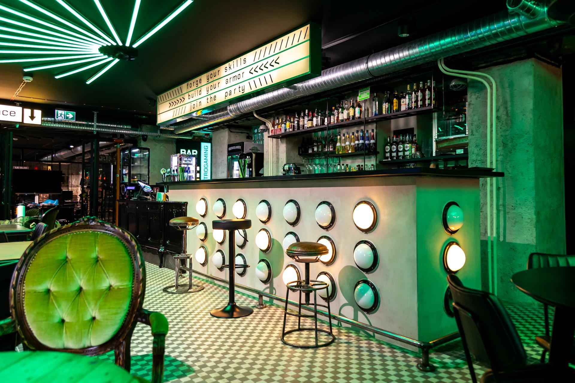 Pub H.4.0.S. Warszawa – bar z drugiej strony