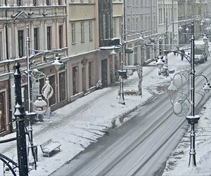 Zima powróciła do Łodzi. Trwa walka z intensywnymi opadami śniegu