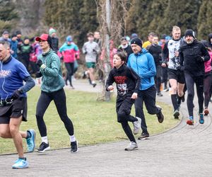 Sobotni parkrun jak zwykle przyciągnął tłumy. To wyjątkowy bieg w samym sercu Katowic ZDJĘCIA