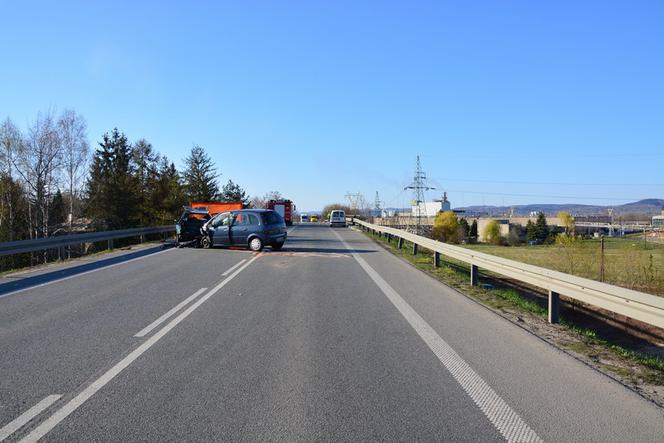 Kierowcy zginęli po zderzeniu czołowym. Tragiczny wypadek w Krośnie