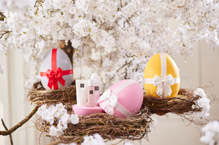 Drobne upominki na Wielkanoc 2023, które sprawią radość bliskim. Zdradzamy, co warto podarować 