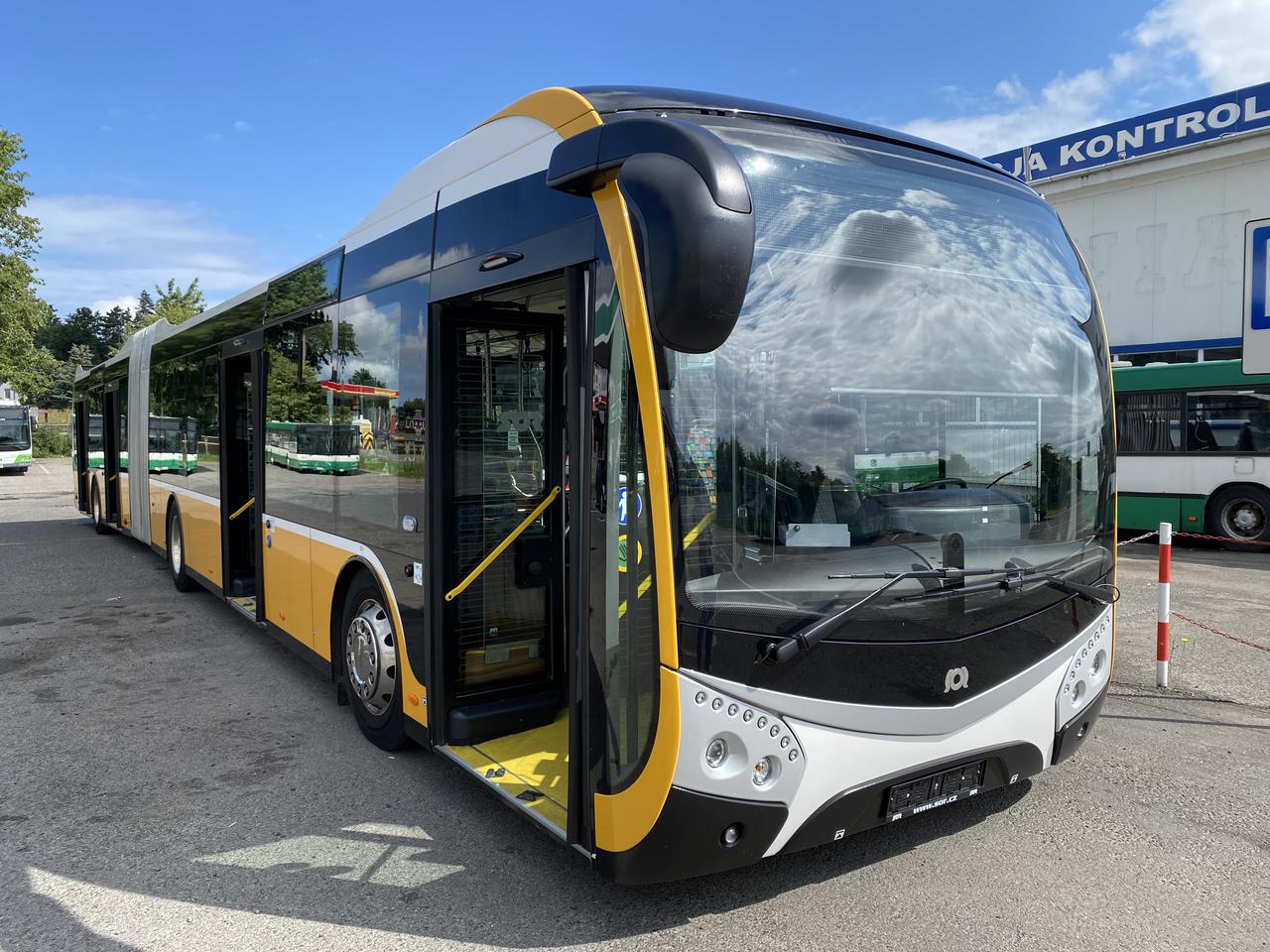Testy ogromnego autobusu w Szczecinku 