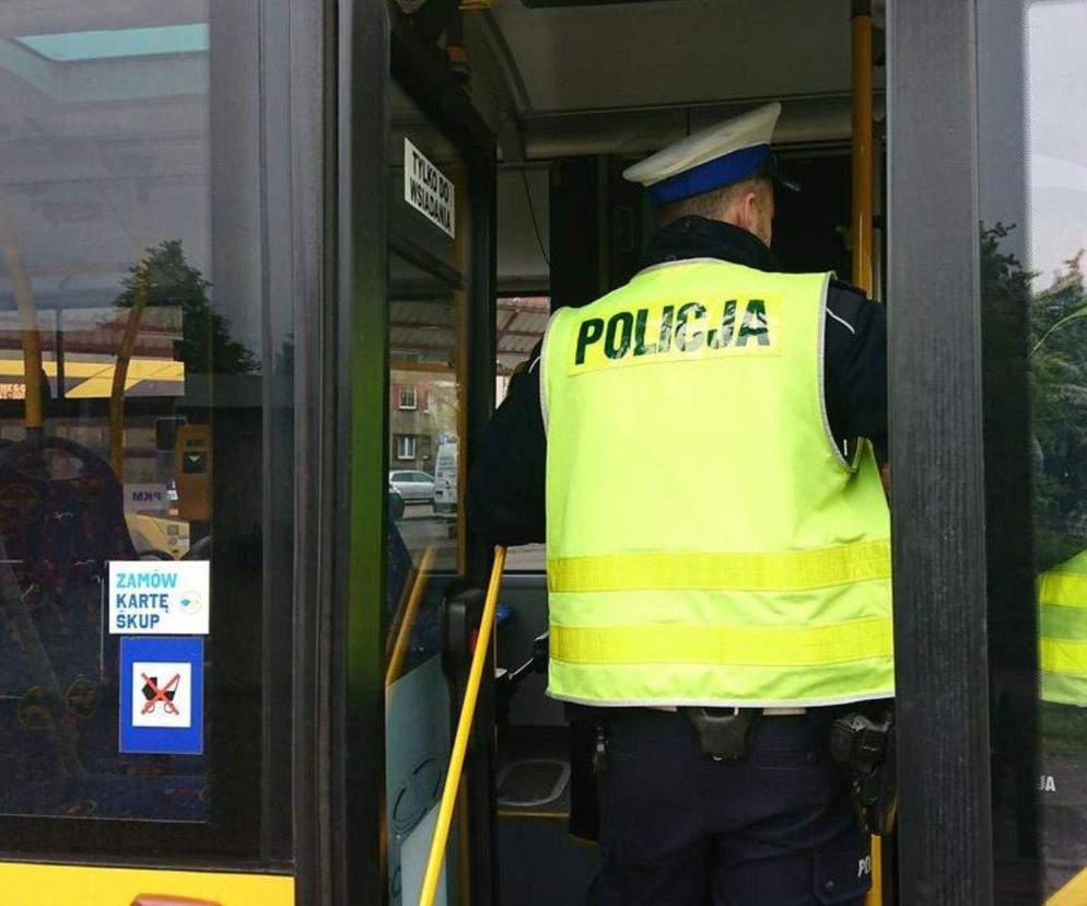 Policjanci uratowali cukrzyczkę. Jeździła nieprzytomna autobusem. Nikt nie pomógł