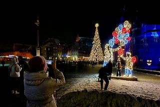 Warszawska iluminacja świąteczna. Magiczny spacer Traktem Królewskim