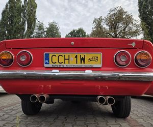 Klasyczna motoryzacja znów zachwyciła Bydgoszcz. „Bydgoskie Klasyki Nocą” przy Torbydzie