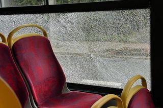 Ostrzelali autobus na Ursusie. Mogli trafić w pasażerkę