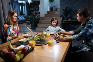 Na dobre i na złe odc. 861: Krzysztof Radwan (Mateusz Damięcki), Joanna Gawryło (Monika Kaleńska), Kubuś (Wiktor Trojan)