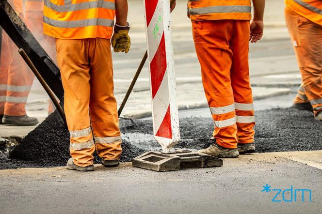 Remont torowiska na ulicy Dąbrowskiego powoduje duże utrudnienia. Poznaniacy mają dość