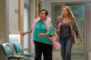 Na Wspólnej, odc. 4065. Helena (Małgorzata Peczyńska), Żaneta (Anna Guzik)