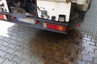 Autostrada A4 zalana fekaliami. Pochodziły z ciężarówki transportującej byki