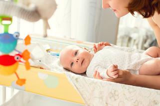 Akcesoria do przewijania niemowlaka: co powinno znaleźć się w kąciku do  przewijania?