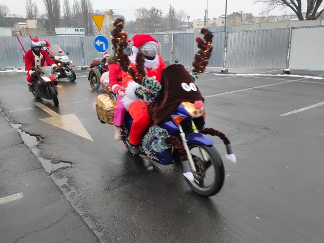 Mikołaje na motocyklach w Manufakturze. Finał corocznej akcji charytatywnej [ZDJĘCIA]