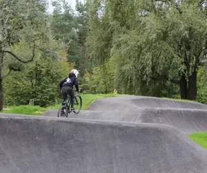 Kielecki pumptrack czeka na pasjonatów jazdy na rowerach, deskorolkach, czy hulajnogach