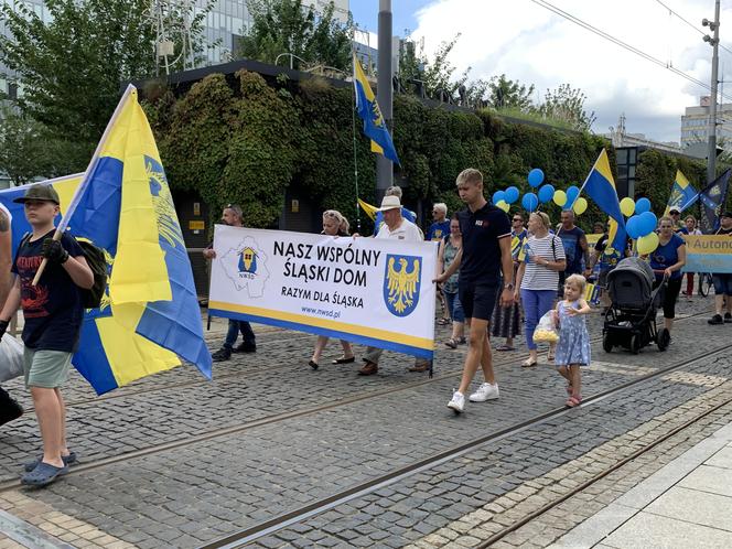 Marsz Autonomii Śląska przeszedł ulicami Katowic. "Hajmatu nie oddomy"