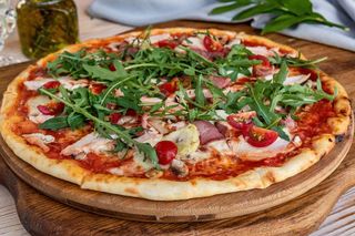 Co zrobić z wędliną po świętach? Poznaj szybki przepis na pyszną domową pizzę