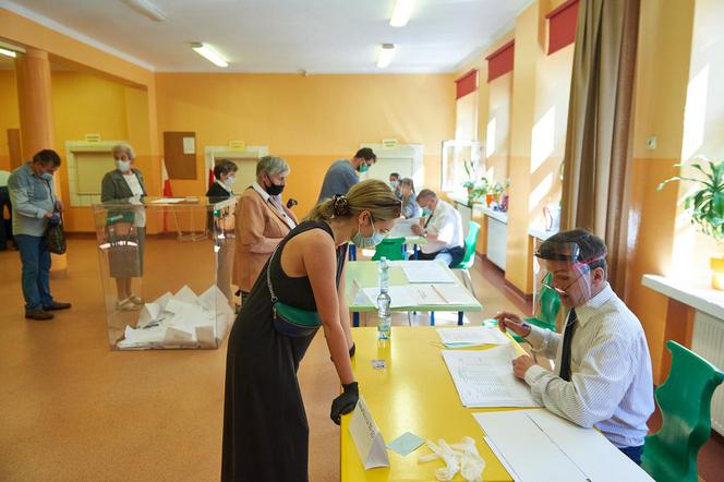 Koronawirus w Mniszkowie w Łódzkiem. Zakażeni to członkowie komisji wyborczej i urzędnicy