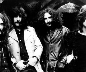 Ławeczka Black Sabbath w Birmingham została wyremontowana. I wróciła na swoje miejsce 