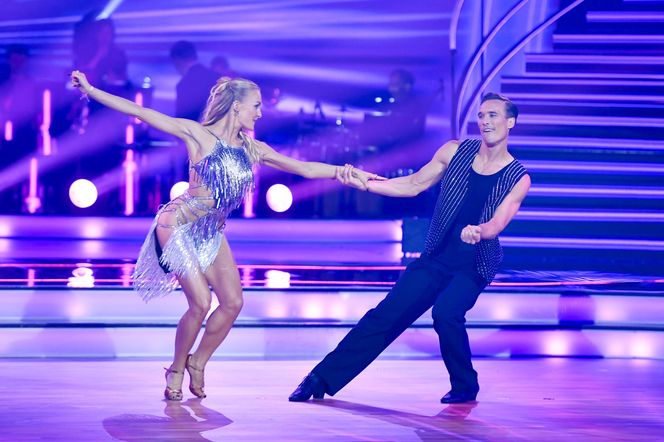 Maurycy Popiel w "Tańcu z Gwiazdami". Partneruje mu Sara Janicka
