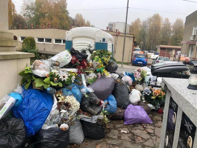 Cmentarz zamienił się w śmietnik! Parafianie kipią z oburzenia i oskarżają proboszcza