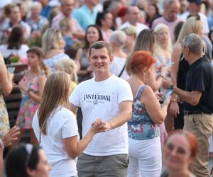 Potańcówka pod Teatrem Śląskim w Katowicach. Tłumy wręcz oszalały ZDJĘCIA