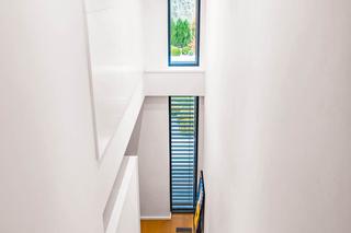 wąskie i ciepłe okna aluminiowe