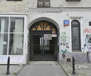 „To co robi miasto, to skandal”. Warszawa sprzedaje zabytkową kamienicę w centrum za grube miliony