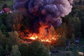 Potężny pożar składowiska odpadów. Kłęby czarnego dymu nad okolicą