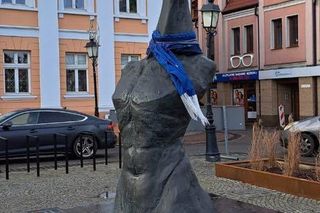 Tak prezentuje się pomnik Seksownego Konia z Konina