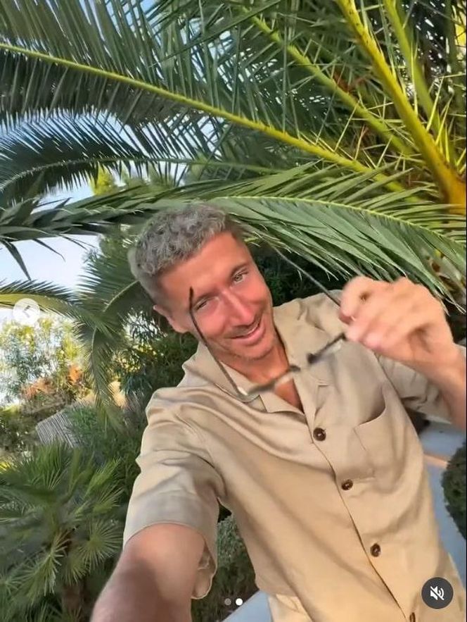 Blondynek z Barcelony. Lewandowski kopiuje Pazurę?