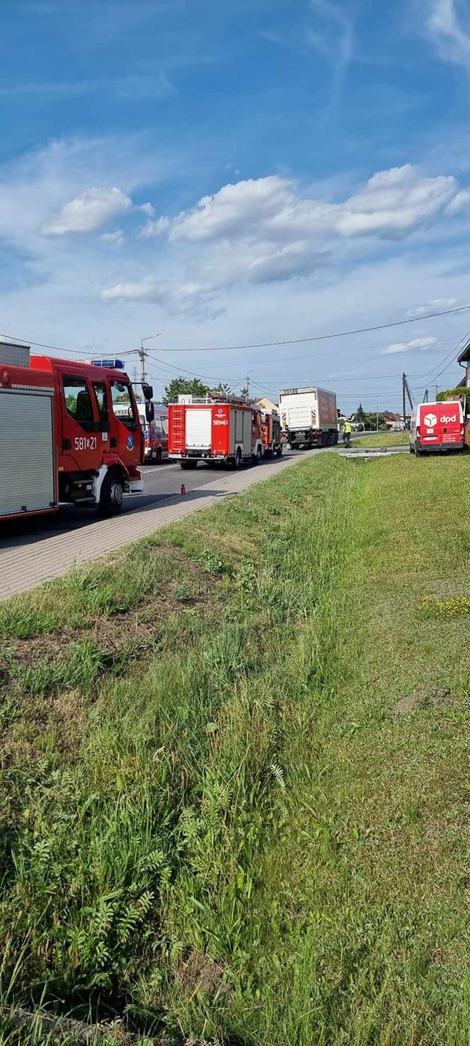 Zderzenie ciężarówki z osobówką w Świerklanach. Lądował śmigłowiec LPR