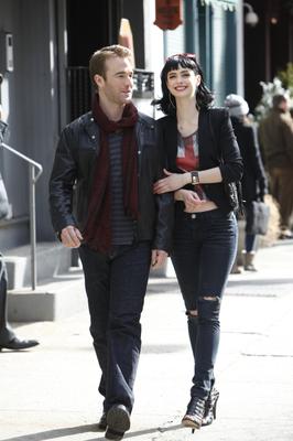 Nie zadzieraj z zołzą spod 23. Chloe (Krysten Ritter),  James Van Der Beek 