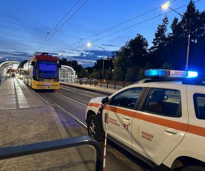 Wielkie utrudnienia w Warszawie, tramwaje na trasach objazdowych. Policja zablokowała przejazd na dużym skrzyżowaniu