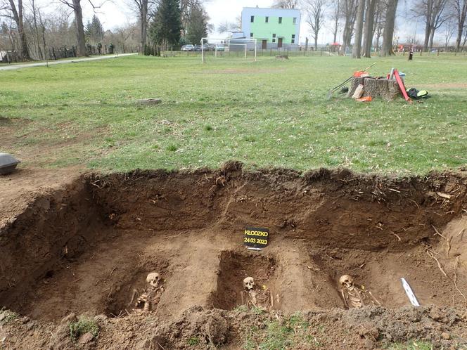 Kilkuset żołnierzy pochowanych w masowym grobie