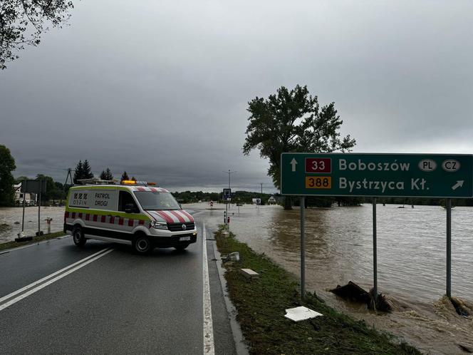 Zamknięty zjazd z drogi krajowej nr 33 na Bystrzycę Kłodzką