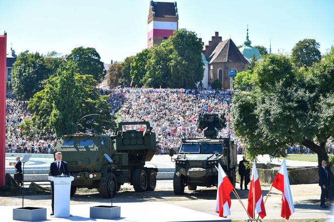 Święto Wojska Polskiego w Warszawie. Tłumy przyszły obejrzeć defiladę