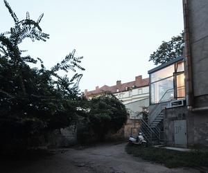Wejście od podwórza. Nietypowe mieszkanie we Wrocławiu