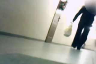 Policjantowi zwinęli obiad, więc nie popuścił. Podłożył kamerkę i czekał