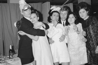 Sylwestrowy zawrót głowy za czasów PRL. Tak wyglądały bale pod znakiem trwałej ondulacji i radzieckiego szampana [ARCHIWALNE ZDJĘCIA]