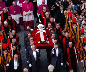 Tak wyglądał pogrzeb Jana Pawła II w Watykanie